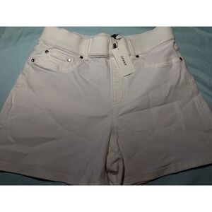 Spanx On-the-Go White Denim Shorts 5 Inch Inseam Pull On Shaping Size M 21436R
